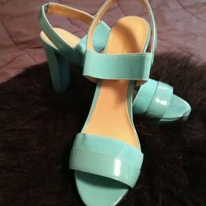 Beautiful Turquoise Patent Heels!